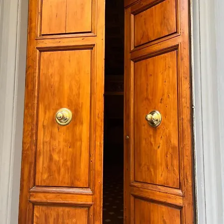 Historic Apartment *